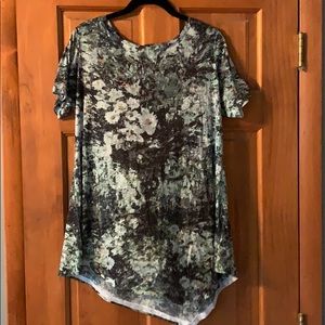 LOGO by Lori Goldstein layering tee